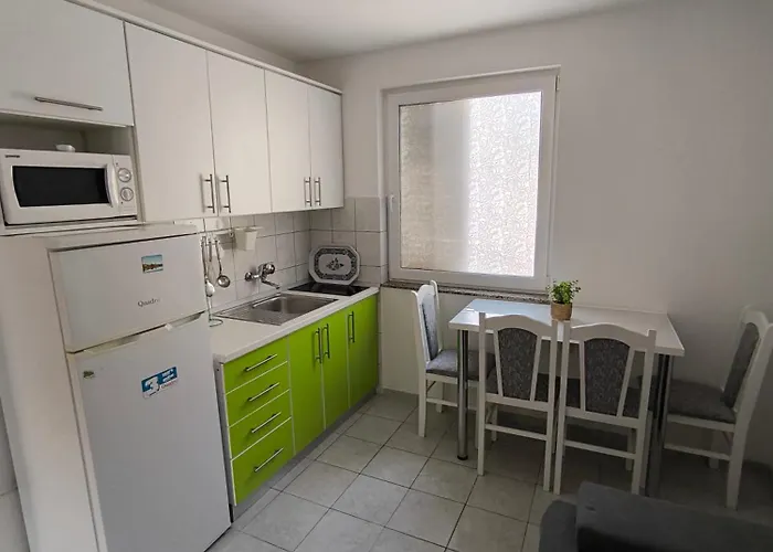 Baresic בית הארחה